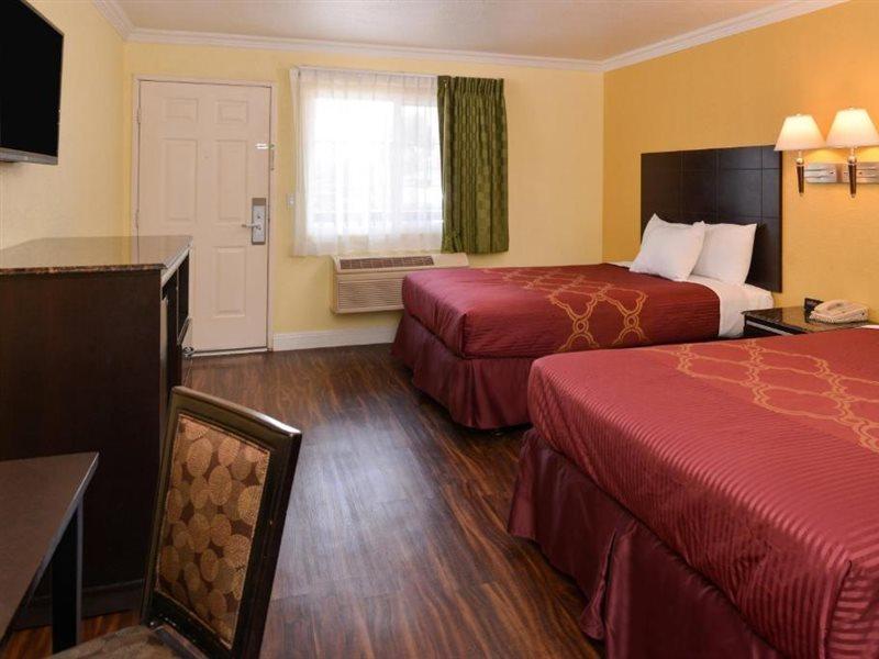 Americas Best Value Inn-Rialto Bagian luar foto