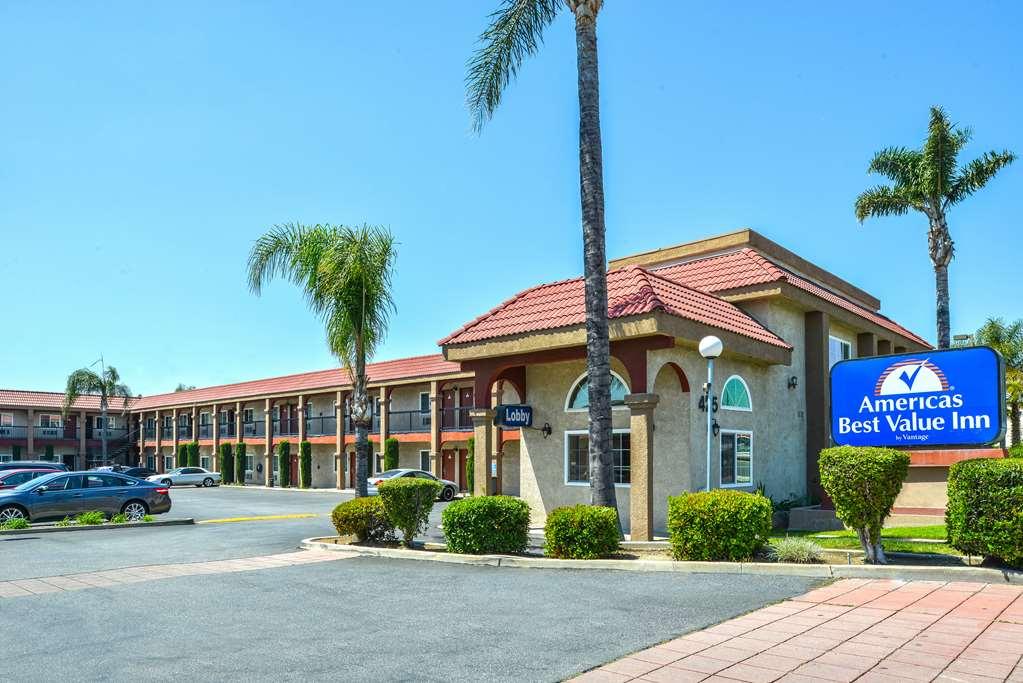 Americas Best Value Inn-Rialto Bagian luar foto