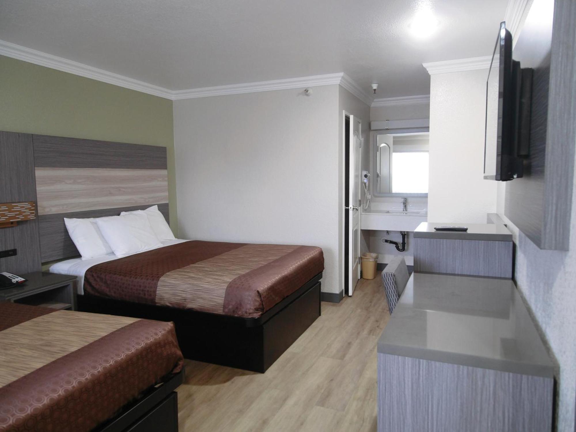 Americas Best Value Inn-Rialto Bagian luar foto